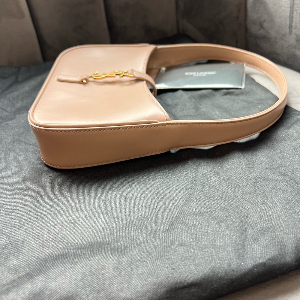 YSL Le5 A7 Hobo Bag in Rosy Sand - Picture 8 of 15